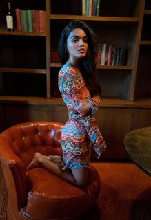 Rachel Zegler feet photo thumbnail