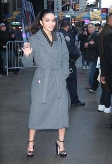 Rachel Zegler feet photo thumbnail