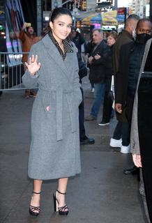 Rachel Zegler feet photo thumbnail