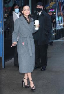 Rachel Zegler feet photo thumbnail