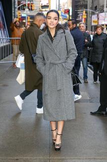 Rachel Zegler feet photo thumbnail