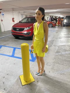 Rachel Zegler feet photo thumbnail