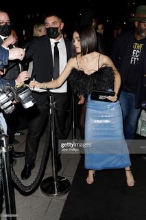 Rachel Zegler feet photo thumbnail