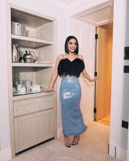 Rachel Zegler feet photo thumbnail
