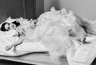 Rachel Zegler feet photo thumbnail