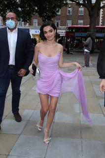 Rachel Zegler feet photo thumbnail