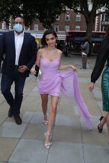 Rachel Zegler feet photo thumbnail