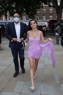 Rachel Zegler feet photo thumbnail