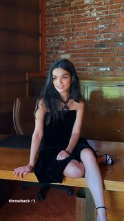 Rachel Zegler feet photo thumbnail