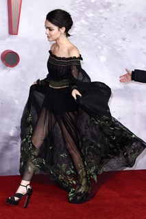 Rachel Zegler feet photo thumbnail