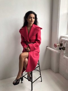 Rachel Zegler feet photo thumbnail