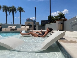 Rachel Zegler feet photo thumbnail