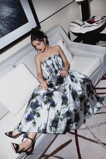 Rachel Zegler feet photo thumbnail