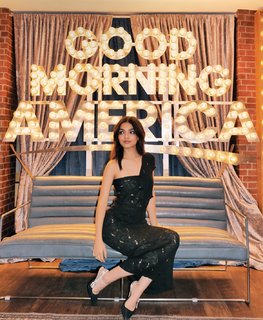 Rachel Zegler feet photo thumbnail