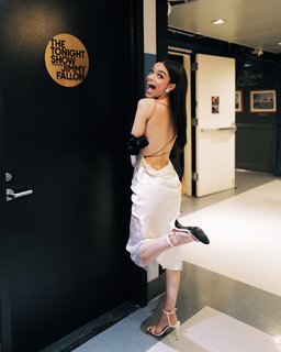 Rachel Zegler feet photo thumbnail