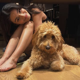 Rachel Zegler feet photo thumbnail