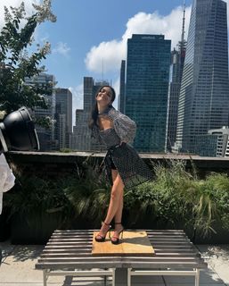 Rachel Zegler feet photo thumbnail
