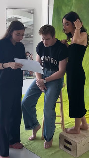 Rachel Zegler feet photo thumbnail