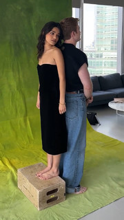 Rachel Zegler feet photo thumbnail