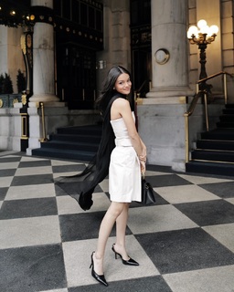 Rachel Zegler feet photo thumbnail
