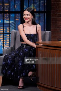Rachel Zegler feet photo thumbnail