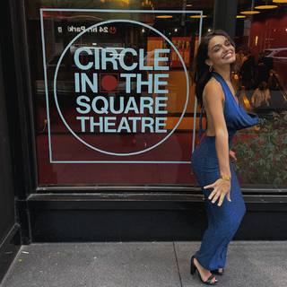 Rachel Zegler feet photo thumbnail