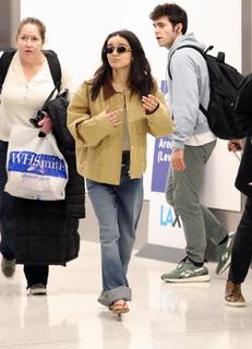 Rachel Zegler feet photo thumbnail
