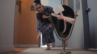 Rachel Zegler feet photo thumbnail