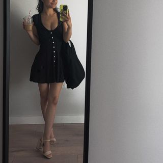 Rachel Zegler feet photo 4