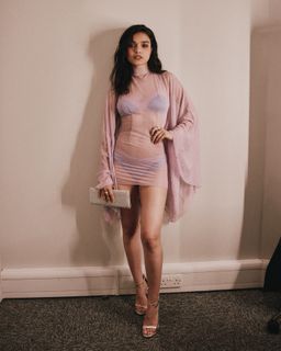 Rachel Zegler feet photo thumbnail