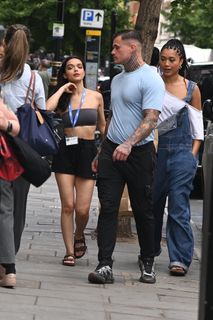 Rachel Zegler feet photo thumbnail