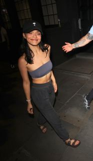 Rachel Zegler feet photo thumbnail