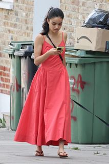 Rachel Zegler feet photo thumbnail