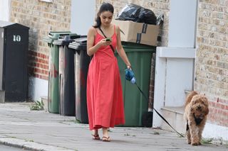 Rachel Zegler feet photo thumbnail