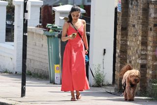 Rachel Zegler feet photo thumbnail