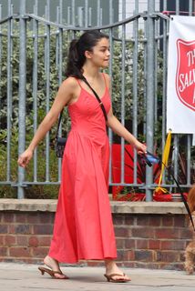 Rachel Zegler feet photo thumbnail