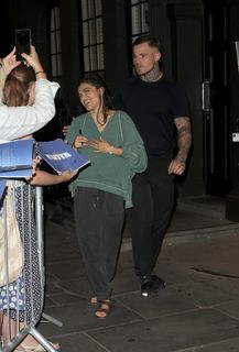 Rachel Zegler feet photo thumbnail