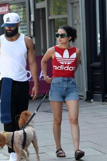 Rachel Zegler feet photo thumbnail