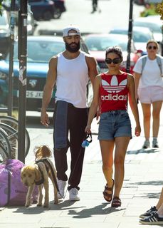 Rachel Zegler feet photo thumbnail