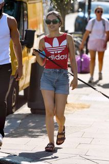 Rachel Zegler feet photo thumbnail