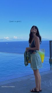 Rachel Zegler feet photo thumbnail