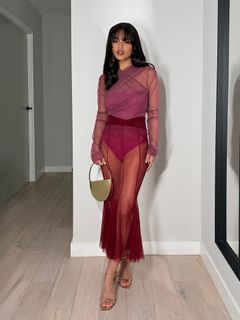 Rachel Zegler feet photo thumbnail