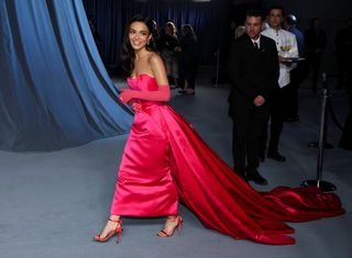 Rachel Zegler feet photo thumbnail