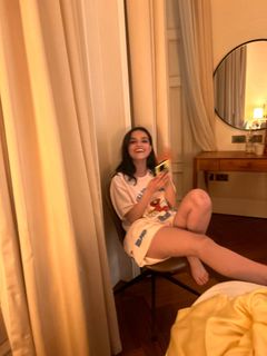 Rachel Zegler feet photo 11