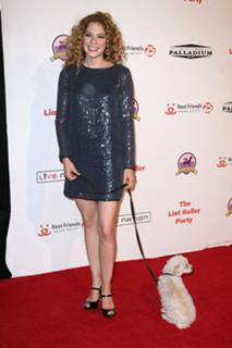 Rachelle Lefevre feet photo thumbnail