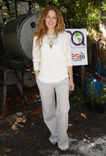 Rachelle Lefevre feet photo thumbnail
