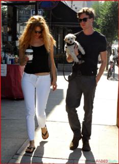 Rachelle Lefevre feet photo thumbnail