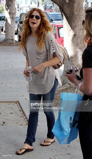 Rachelle Lefevre feet photo thumbnail