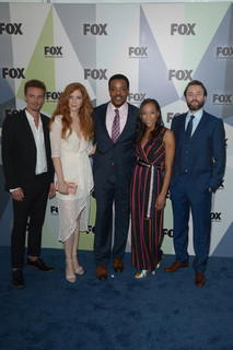 Rachelle Lefevre feet photo thumbnail