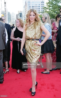 Rachelle Lefevre feet photo thumbnail